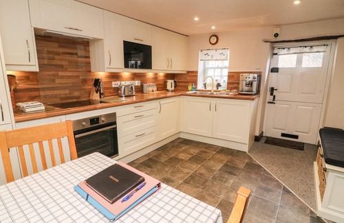 Sedbergh Cottage | PIGGY BANK COTTAGE, pet friendly in Sedbergh