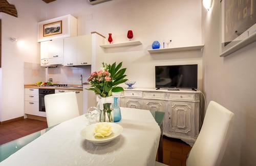 Isolotto Apartment | Pignone Apartment by Mmega