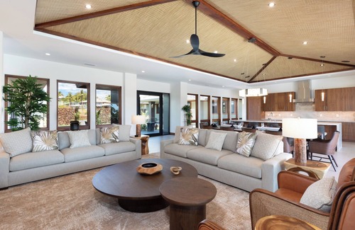 Kamuela House | ❤️PiH❤️ Hawaiian Elegance ★ Short walk to best beaches ★ Heated Lap Pool & Spa