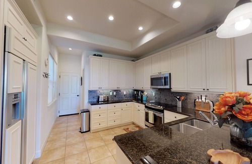 Kulalani House | ❤️PiH❤️ Island Time Villa ★ Wraparound Lanai ★ Bikes ★ Sunsets
