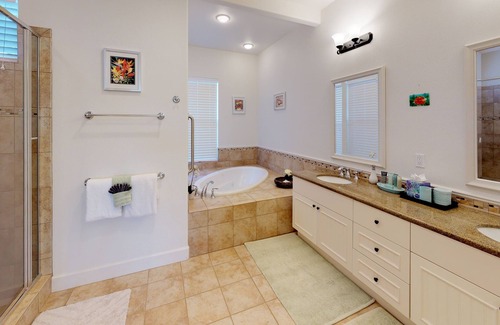 Kulalani House | ❤️PiH❤️ Island Time Villa ★ Wraparound Lanai ★ Bikes ★ Sunsets