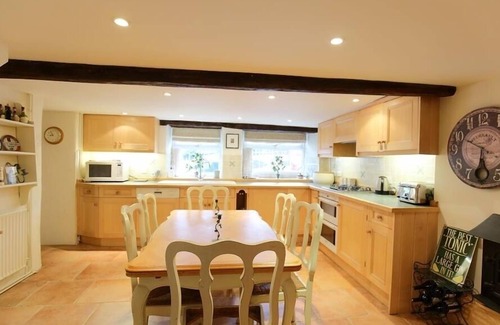 Stow-on-the-Wold Cottage | PIKE COTTAGE, family friendly, with open fire in Stow-On-The-Wold