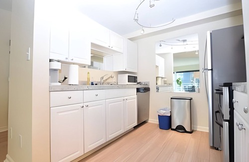 Downtown Seattle Apartment | Pike Place Mrkt 100WalkScore | Gym& Pool | Sophari