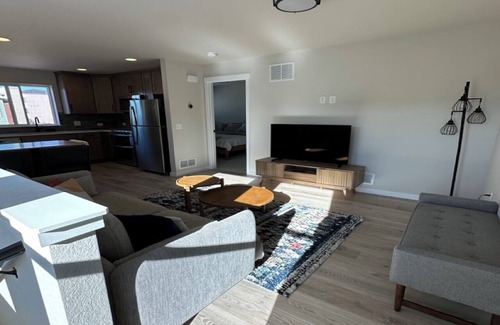 Colorado Springs Apartment | Pike’s Peak Residence. Charming 1-bedroom apartment in lovely Colorado Springs