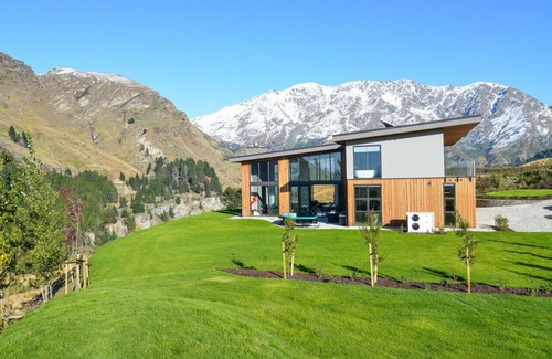 Dalefield House | Pikorua Hosted By NZSIR Luxury Rental Homes