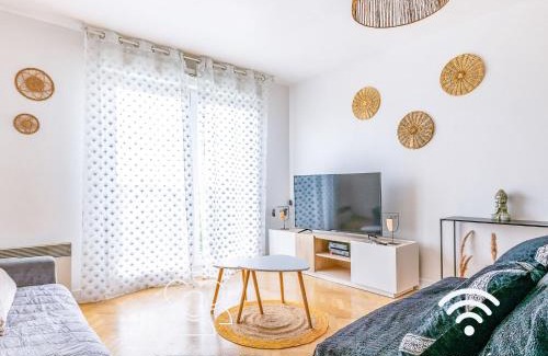 Villemomble Apartment | Pilepoal II - Balcon - Parking - 6Pers - Lumineux