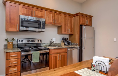 Pisgah Forest Hotel | Pilot Cove Forest Lodging