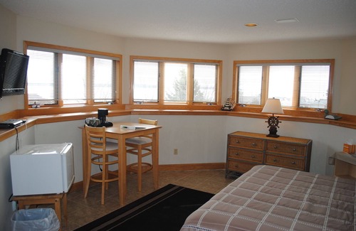 Bayfield Bed & Breakfast | Pilot House B & B Bayfield "Crew's Quarters" Sleeps 2, private bath with shower.