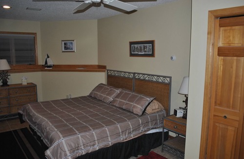 Bayfield Bed & Breakfast | Pilot House B & B Bayfield "Crew's Quarters" Sleeps 2, private bath with shower.
