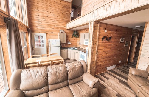 Chief Lake Resort | Pin Oak Cabin- Cabin on the Chippewa Flowage within a Resort