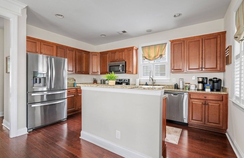 North Charleston House | Pina Colada | 3BR Retreat in Park Circle with Golf