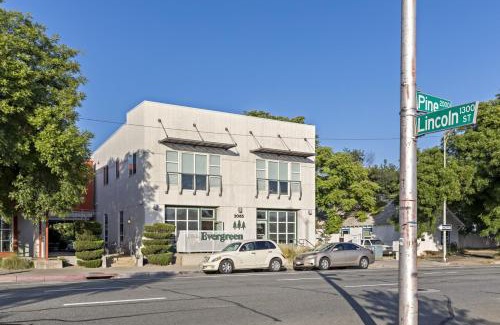 Downtown Apartment | Pine at Evergreen - Boutique Hotel