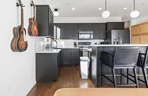 Downtown Apartment | Pine at Evergreen - Boutique Hotel