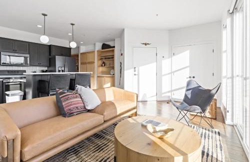 Downtown Apartment | Pine at Evergreen - Boutique Hotel