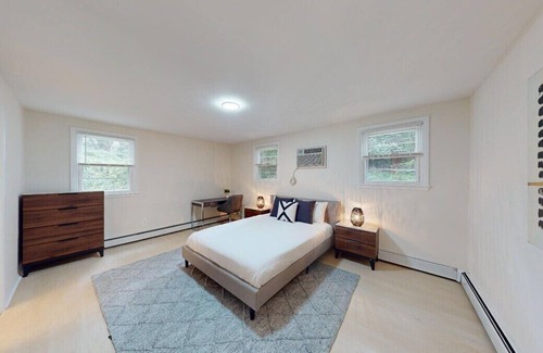 Newark Apartment | Pine Brook Apartments: Luxurious living in a stunning wooded setting