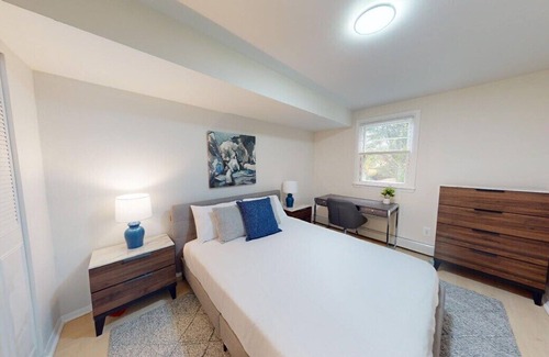 Newark Apartment | Pine Brook Apartments: Luxurious living in a stunning wooded setting