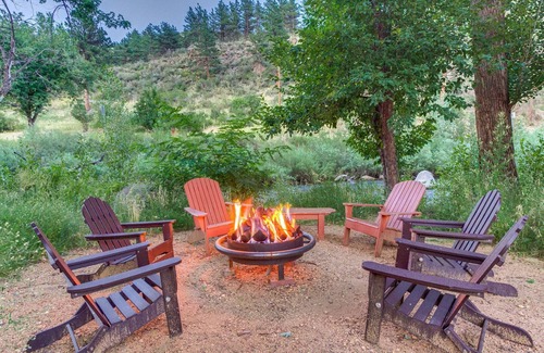 Lyons Cabin | Pine Cabin- HOT TUB*Fireplace*MTN VIEW