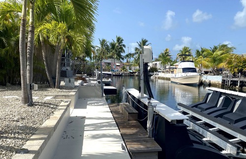 Little Torch Key House | Pine Channel Paradise- Great boating, boat lift, tiki hut