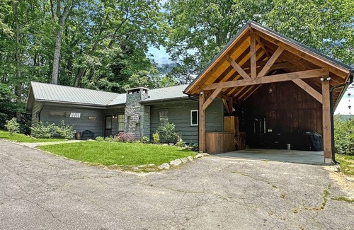 Highlands Hills Cabin | Pine Cone Cottage | Gorgeous Mountain Cottage with Screened in Porch & Outdoor Fireplace