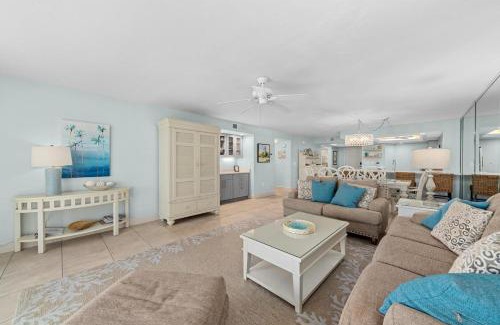 Sanibel House | Pine Cove #202
