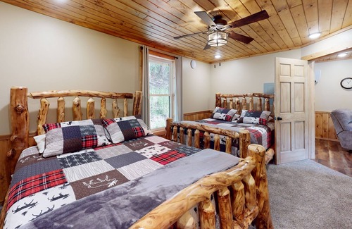 Gaines Resort | Pine Creek, PA Grand Canyon, Mountain View Suite 8 at Rough Cut Lodge