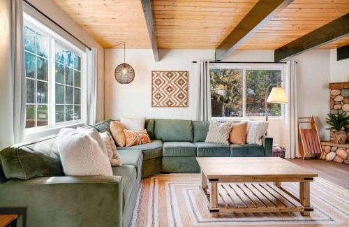 Sugarloaf House | Pine Den Cabin: Arcade+Fire Pit+BBQ