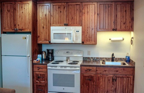 Sisters Apartment | Pine Grove Suite in Sisters