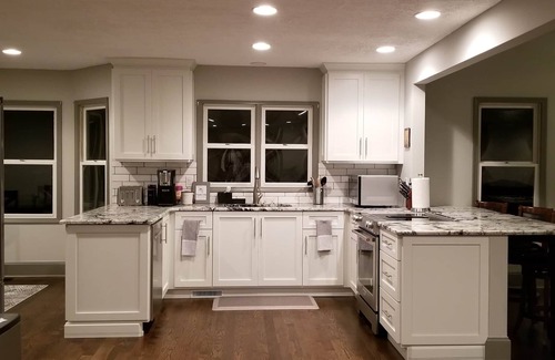 Gainesville House | Pine Haven | Lake front home/w Dock, Cheerful 4 Bedroom Cottage/w Dock Max 6 ppl