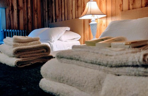 Pine Hill Hotel | Pine Hill Arms Hotel