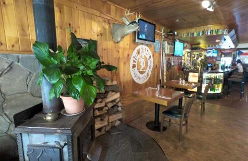 Pine Hill Hotel | Pine Hill Arms Hotel