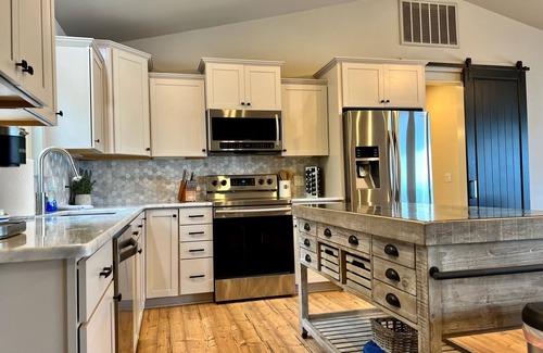 Lake Hamilton House | Pine Hill Estates - Three Home Estate with Private Boat Docks