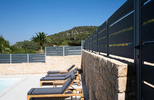 Kontos House | Pine House