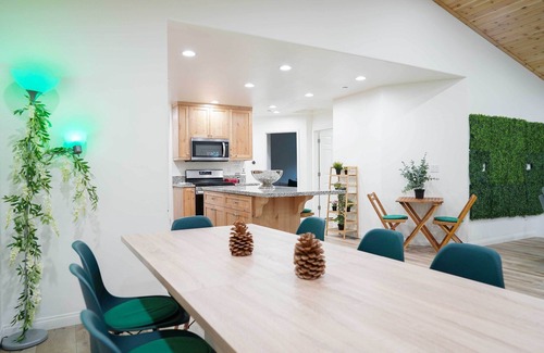 Pine Mountain Club Villa | Pine Mountain Club Villa w/Sauna, Deck + Views!