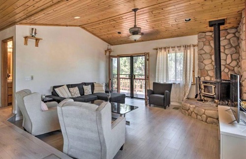Pine Mountain Club Apartment | Pine Mountain Club 3-BDR Treehouse Cabin Retreat