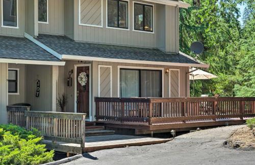 Groveland House | Pine Mountain Lake Haven with Spacious Deck!