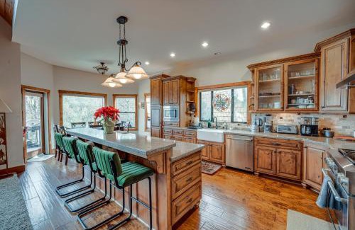 Pine Mountain Club House | Pine Mountain Club Cabin with Private Deck and Views!