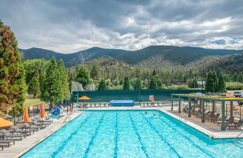 Pine Mountain Club House | Pine Mountain Club Cabin with AandC and EV Charger