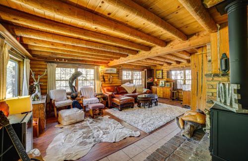 Frazier Park House | Pine Mountain Club Log Cabin with Resort Amenities!