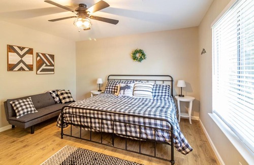 Oakhurst House | Pine Place