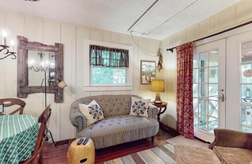 Black Mountain House | Pine Retreat Cottage
