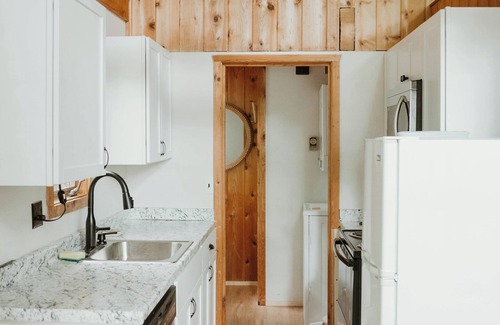 Gaylord Ski Chalet | Pine Ridge Chalet - Cozy Chalet close to the Lake