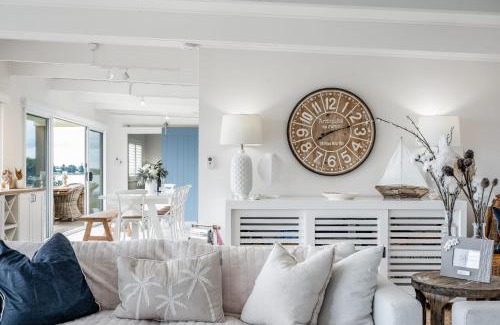 Nangkita House | Pine River Waterfront Pet Friendly WIFI