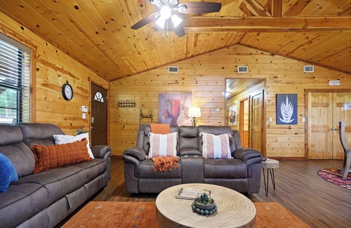 Golden Cabin | Pine Time on Glover River with Stocked fishing pond, Secluded!