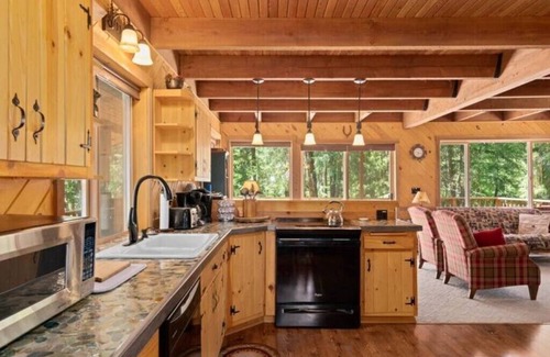 Ardenvoir Cabin | Pine Top Cabin in Leavenworth, WA /Lake Wenatchee