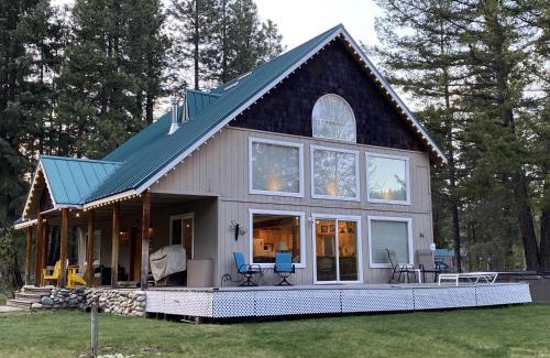 Leavenworth House | Pine Tree Cottage by NW Comfy Cabins