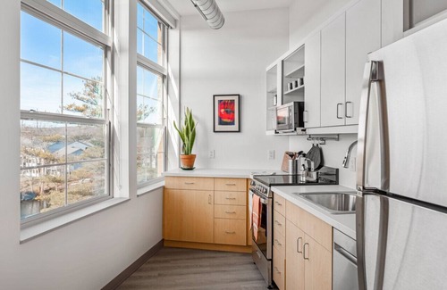 Adel Condo | Pine Tree House 316