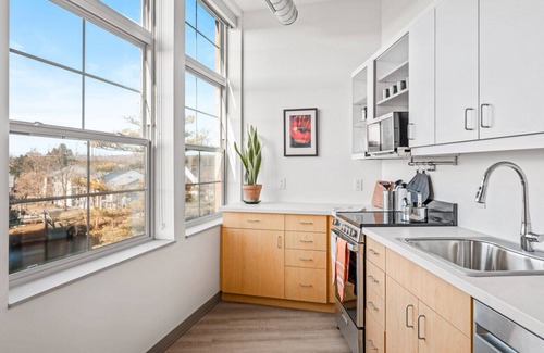 Adel Condo | Pine Tree House 316