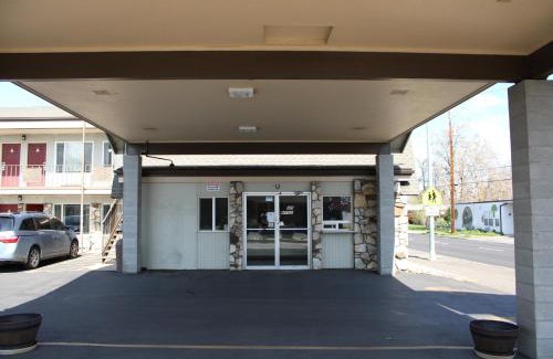 City Center Medford Hotel | Pine Tree inn
