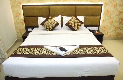 Little Mount Hotel | Pine Tree Signature