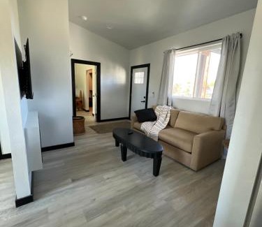 Diamond Valley House | Pine Tree With King Bed